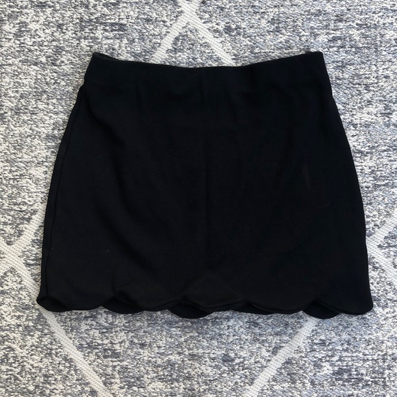 Topshop Dresses & Skirts - TOPSHOP scalloped edge Skirt